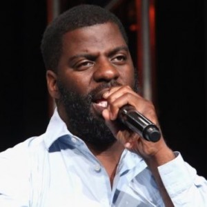 Rhymefest calls attention to Chicago gun violence with vigil